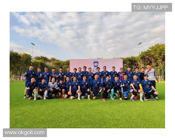 足球明星专属姿势图男女对比分析揭示运动魅力与个性风采