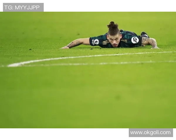 足球明星们在沙滩上的精彩瞬间尽显魅力与风采的照片集锦